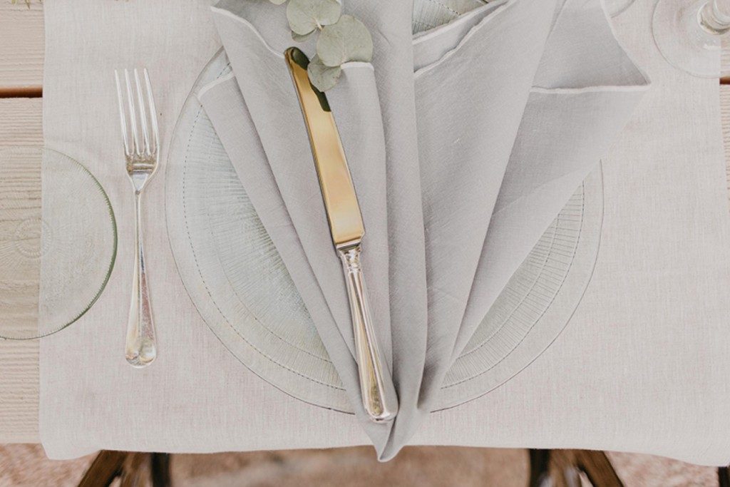 Earthy-toned linen napkins - Image 2