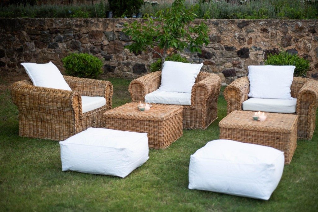 White pouf - Image 1